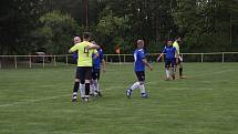 Fotbalisté Mladcové (žluté dresy) v semifinále KFS prohráli s Kateřinicemi 1:3.