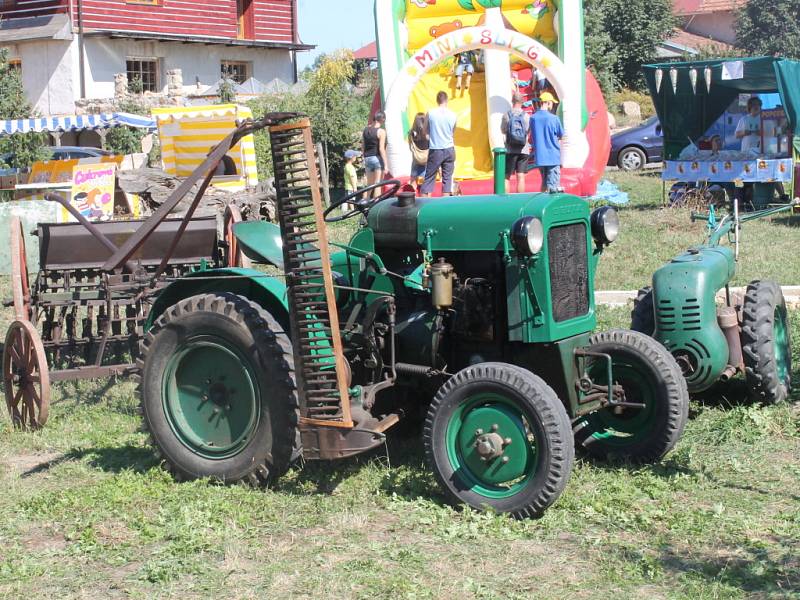 Historický traktor. Hlavní organizátor akce Vladislav Lukašík má ve sbírce také jednoho veterána.