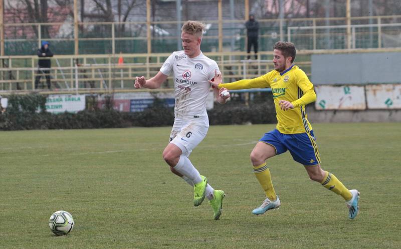 Fotbalisté Slovácka B vstoupili do jarních odvet ve třetí lize domácí výhrou 1:0 nad rezervou Zlína.