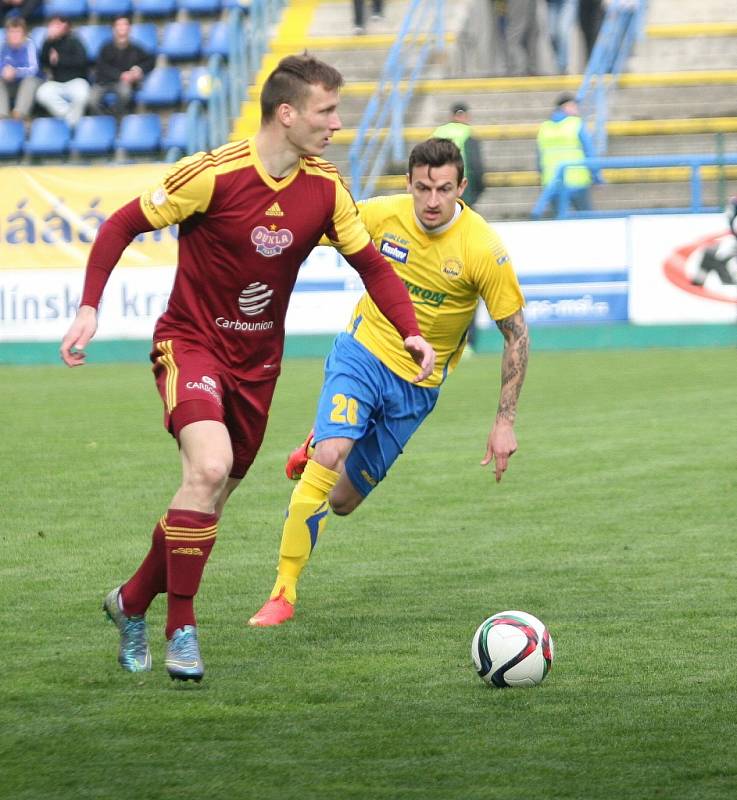 Fotbalisté Fastavu Zlín (ve žlutém) v rámci 26. kola v neděli hostili pražskou Duklu.