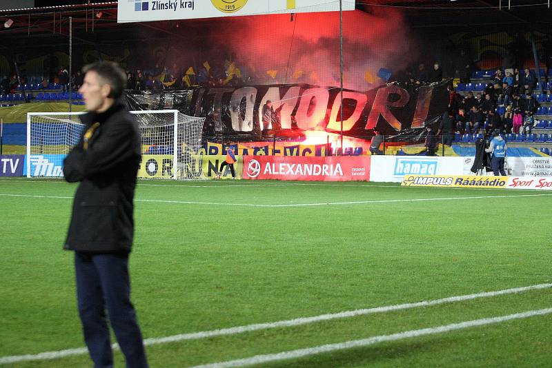 Prvoligoví fotbalisté Fastavu Zlín (ve žlutém) v pondělní dohrávce 15. kola FORTUNA:LIGY doma hostili favorizovanou Viktorii Plzeň. Na snímku choreo zlínského kotle.