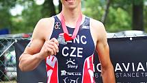 Triatlonista Tomáš Řenč v rekordním čase 8:26:29 hodiny ovládl osmnáctý ročník Moraviamanu. Celkem se na start hlavního prestižního závodu postavilo 350 mužů a žen.