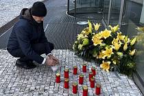 Univerzita Tomáše Bati ve Zlíně uspořádala v pátek dopoledne pietní akci, aby uctila oběti útoku na půdě Filozofické fakulty Univerzity Karlovy v Praze; 22. prosince 2023