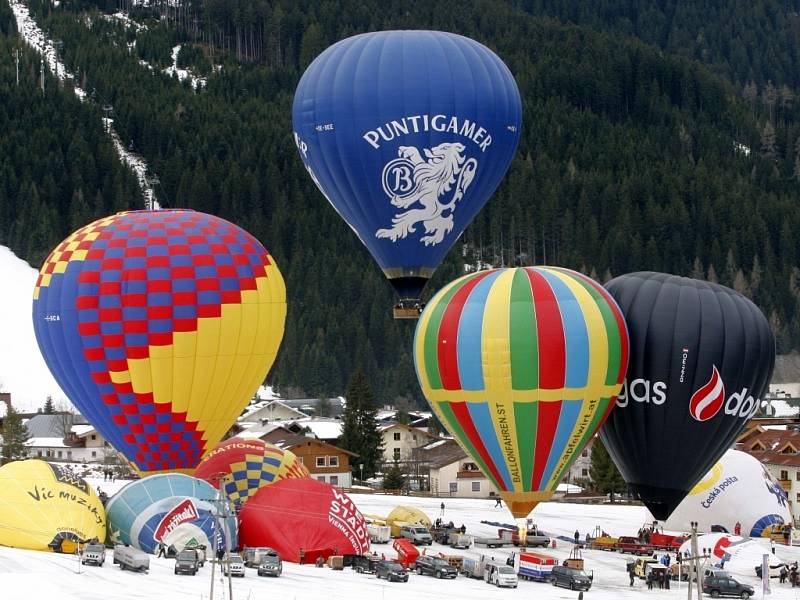 5. Ballon Trophy Filzmoos 2014 - Setkání balonářů v v Alpách v Rakousku - Před startem v Alpském městečku Filzmoos ( filcový mech)