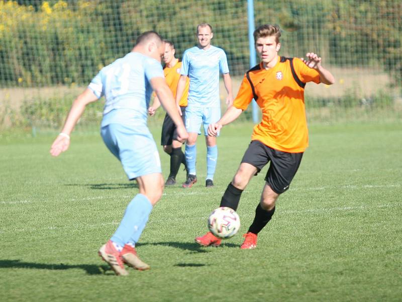 Fotbalisté Louk v rámci 10. kola I. B třídy skupiny B dokázali porazit Chropyněi 3:1, díky třem trefám Sebastiána Kuny.