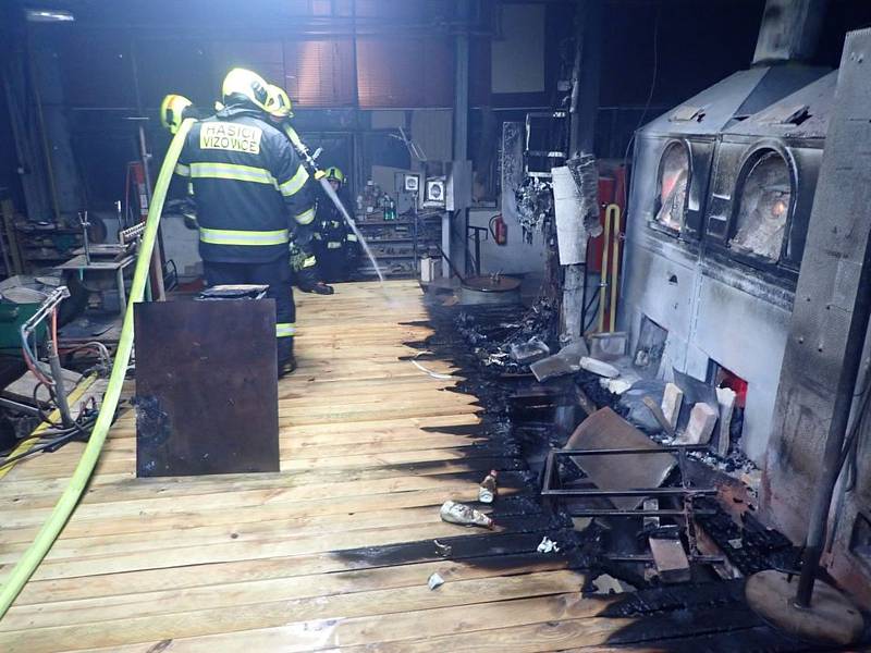 Požár ve sklářské dílně ve Vizovicích způsobil škodu za dva miliony korun.