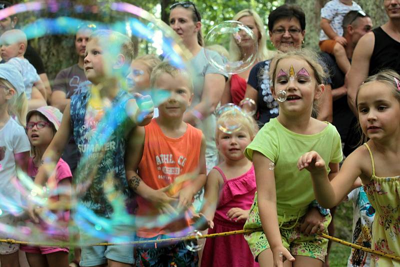 Hamburger fest v zámeckém parku ve Slavičíně, 24. července 2021