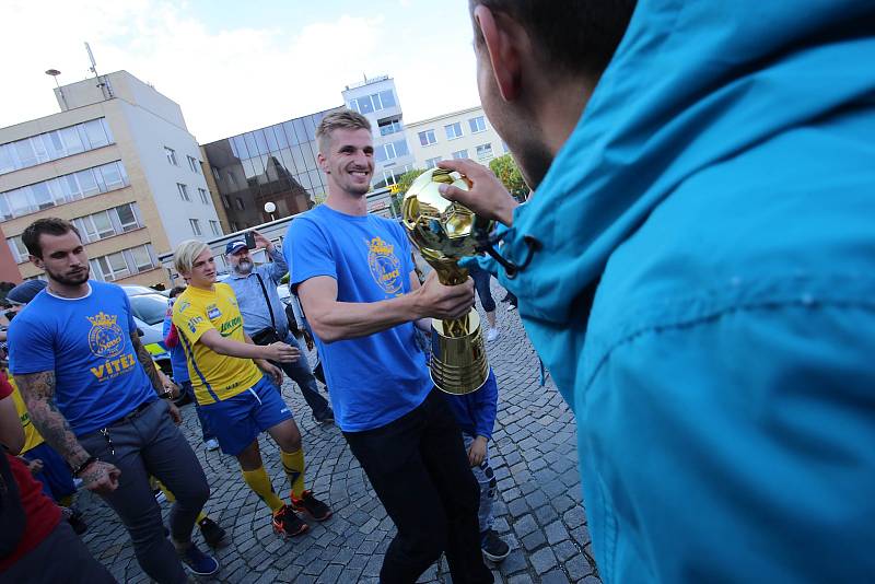 Oslava vítězství  fotbalistů FC FASTAV Zlín  v poháru MOL CUP  na náměstí Míru ve Zlíně.