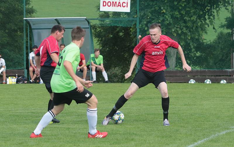 Fotbalisté Slopného (zelené dresy) si v Lize4 poradil s Drnovicemi, které díky hattricku Martina Váni zdolal 3:2. Foto: pro Deník/Jan Zahnaš