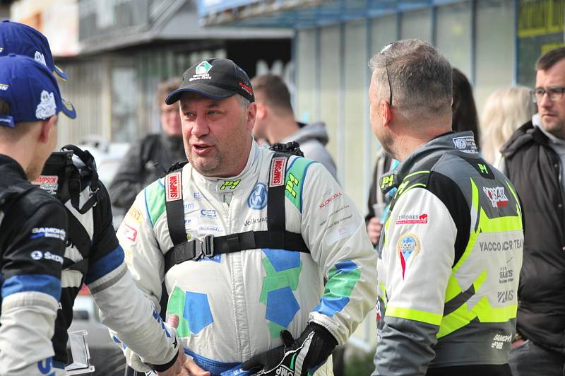 Pod taktovkou dvou mladých regionálních pilotů Erika Caise a Adama Březíka se nesel závod 27. ročníku Rallysprint Kopná, který se konal v sobotu v okolí Slušovic.