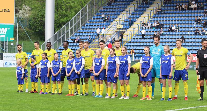 Fotbalisté Zlína (žluté dresy) ve 3. kola skupiny o záchranu podlehli pražským Bohemians 1905 1:4.