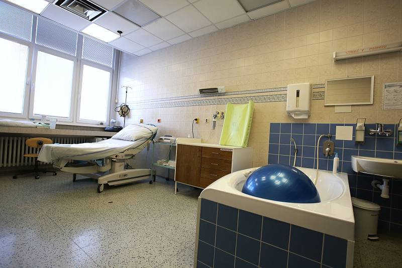 Gynekologico- porodnické oddělení Krajské nemocnice T. Baťi ve Zlíně.Porodní box
