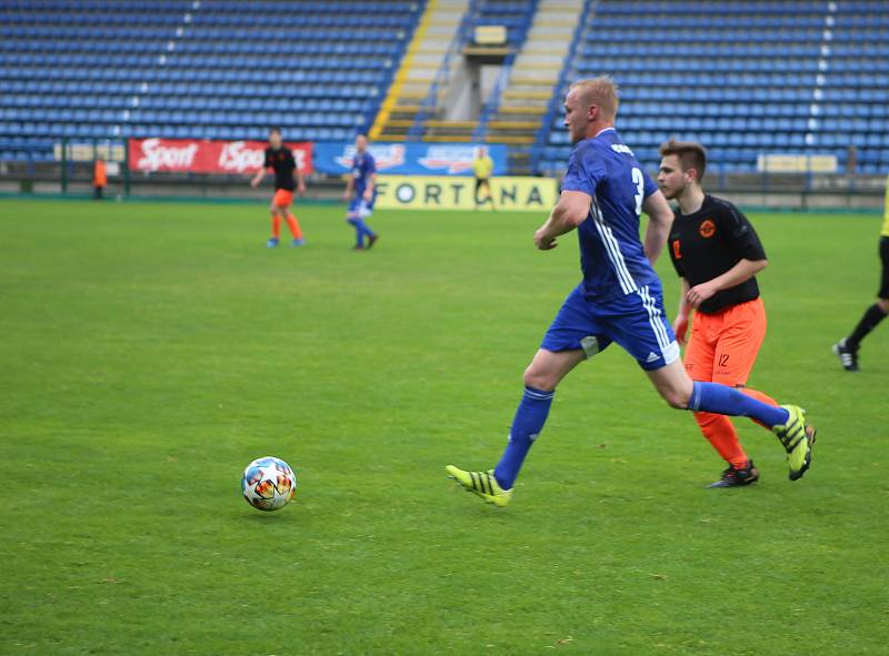 Fotbalisté Kateřinic (černé dresy) ve finále Zlínského Poháru KFS porazili Morkovice 1:0.