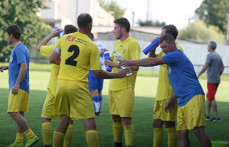 Fotbalisté Napajedel (v bílém) v sobotním 3. hraném kole krajského přeboru doma porazili Nedašov 2:0.