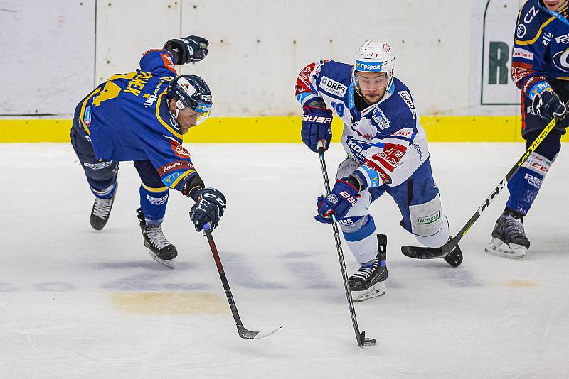 Extraligoví hokejisté Zlína (v modrém) v dohrávce 7. kola extraligy v úterý podlehli Kometě Brno 0:3.