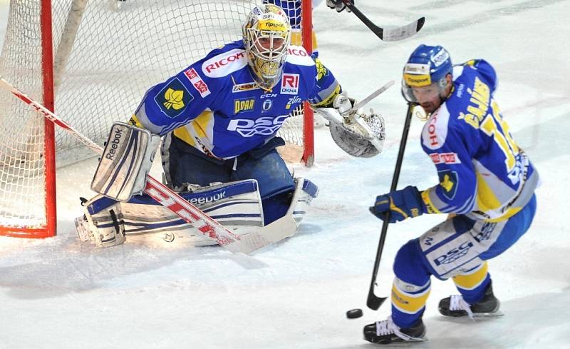 HC Ocelaři Třinec vs. PSG Zlín. (vlevo) Štůrala Tomáš, (vpravo) Čajánek Petr. 