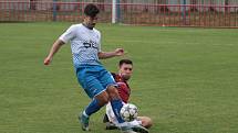 Fotbalisté Otrokovic (v bílomodrých dresech) zdolali ve vloženém 30. kole MSFL vedoucí Prostějov 3:2.