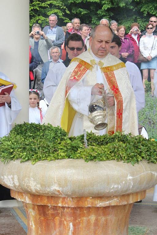 Od pátku 8. do neděle 10. května se v Luhačovicích konalo Otevírání pramenů. V neděli kněz posvětil prameny.