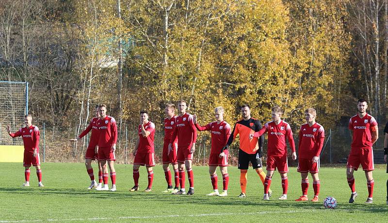 Fotbalisté Zlína B (žluté dresy) v 15. kole MSFL remizovali na Vršavě s Uničovem 1:1. Foto: Jan Zahnaš