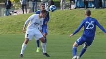 Fotbalisté Zlína B (v bílých dresech) prohráli v 10. kole Fortuna MSFL s béčkem Olomouce 1:3.