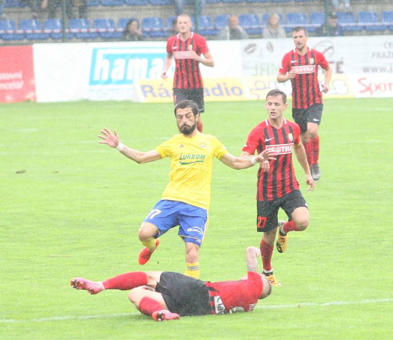 Fotbalisté Fastavu Zlín (ve žlutém) v úvodním kole Fortunba:ligy skupiny o záchranu hostili Slerzský FC Opava.