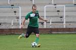 Slušovičtí fotbalisté (modré dresy) doma porazili Velké Karlovice 1:0.