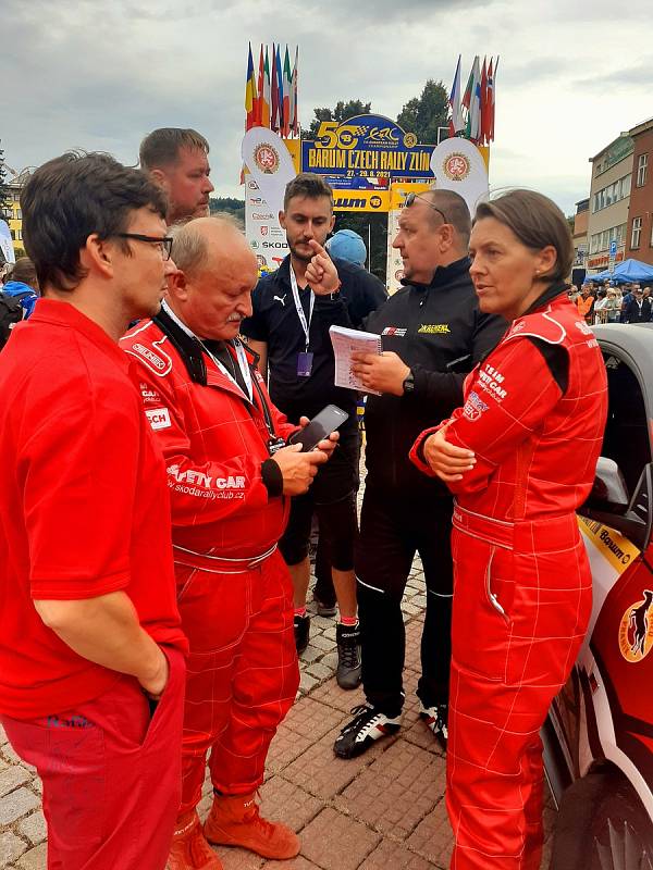 Vítězem 50. ročníku Barum Czech Rally Zlín se stal Jan Kopecký. Letošní barumku přišly na náměstí Míru ve Zlíně zakončit stovky  lidí. 29. srpna 2021