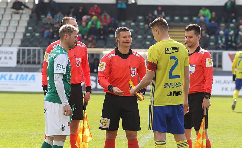 Fotbalisté Zlína (žluté dresy) se ve 28. kole FORTUNA:LIGY představili v Jablonci.