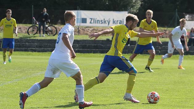 Mladí ševci (ve žlutých dresech) v 7. kole MSFL podlehli béčku Baníku Ostrava 2:3.