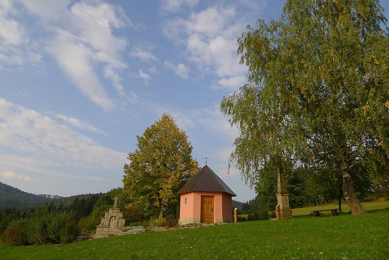 Vysoké Pole, obec v srdci Vizovických vrchů, pod pověstmi opředenou horou Klášťov.