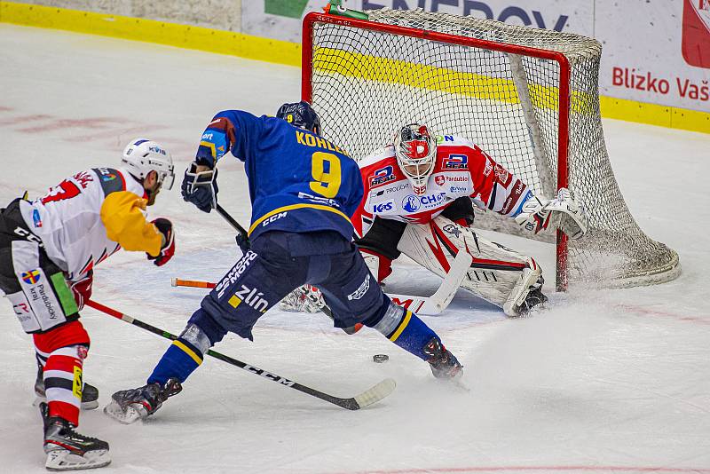 Extraligoví hokejisté PSG Berani Zlín (v modrém) v rámci 43. kola doma vyzvali Pardubice.