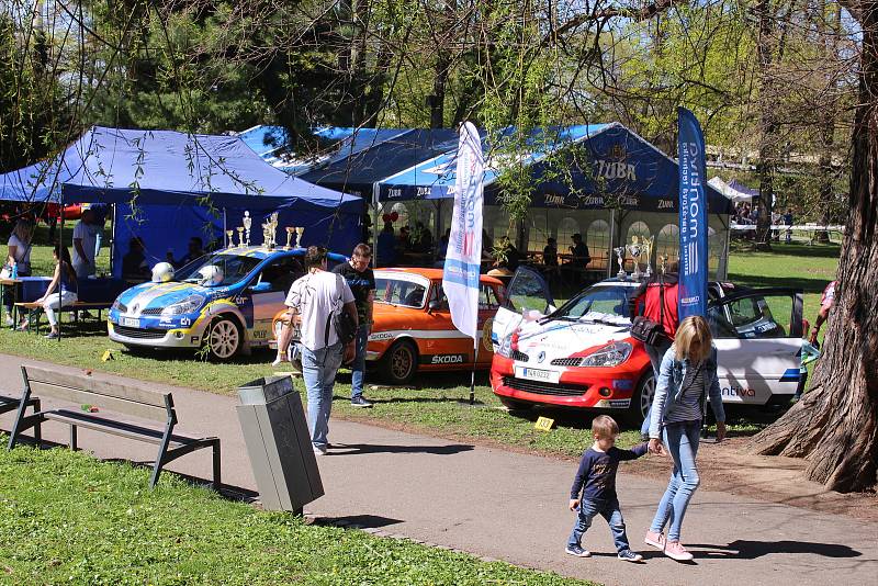 Na 2. ročníku automobilové show CzechDrive si přišli na své zejména zarytí automobiloví fanoušci. Počty exponátů se vyšplhaly téměř ke dvou stovkám.