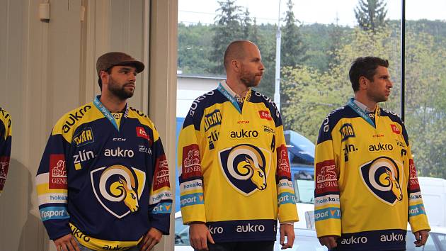 Po fanoušcích představili zlínští hokejoví berani nové dresy i obchodním partnerům.