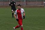 Fotbalisté Otrokovic (modré dresy) ve 22. kola MSFL i bez vyloučeného Kišky zdolali vedoucí Kroměříž 2:1.