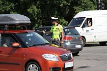 Dopravní policisté se ve středu 20. června ve Zlíně utkali v soutěži o nejlepšího regulovčíka dopravy. Jedním z jejich úkolů bylo řídit dopravu v křižovatce u výjezdu na Vizovice.