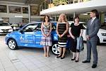 První dáma Ivana Zemanová předává pro mobilní hospic Ondrášek automobil Škoda Fabia v autosalonu Samohýl ve Zlíně.