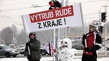 Demonstrace proti KSČM v radě Zlínského kraje.