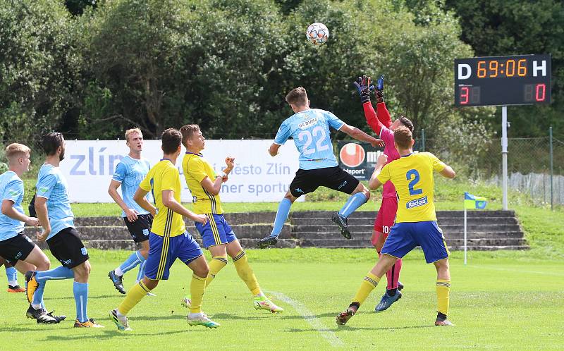 Fotbalisté Zlína B (žluté dresy) v 5. kole MSFL přehráli Znojmo 4:0. Foto: Jan Zahnaš