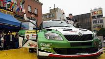 Motoristické šílenství začalo. Jubilejní 40. ročník Barum Czech Rally Zlín totiž slavnostně odstartoval v pátek v 17 hodin před radnicí na náměstí Míru ve Zlíně.