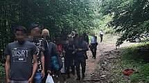 Policisté zadrželi v úterý 24. května 2022 na Valašskokloboucku třicet šest migrantů z Blízkého východu.