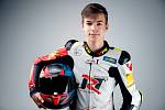 Teprve 15letý student zlínského gymnázia Jakub Gureckýohromuje svět, když ovládl šampionát Northern Talent Cup a pro příští sezonu si zajistil účast v prestižním seriálu Red Bull Rookies Cupu.