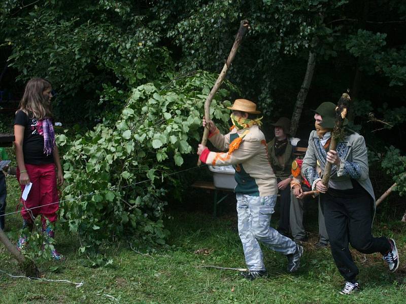 Na děti a jejich rodiče čekala o víkendu ve Vlčkové celá řada pohádkových postav.