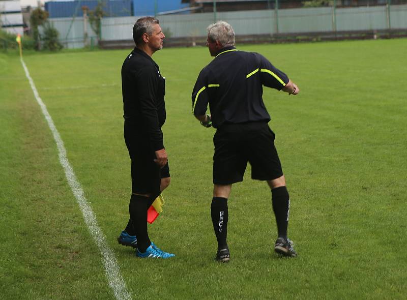 Fotbalové Příluky "B" (žluté dresy) v sobotním 7. kole IV. B třídy poprvé v sezoně bodovaly, rovnou zvítězily. Doma porazily Trnavu 4:3.