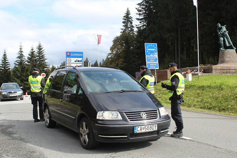 Policejní kontroly na hraničním přechodu Makov nad Velkými Karlovicemi. 29. září 2022