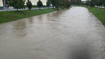 Vytrvalý déšť výrazně zvednul hladinu řeky Dřevnice.