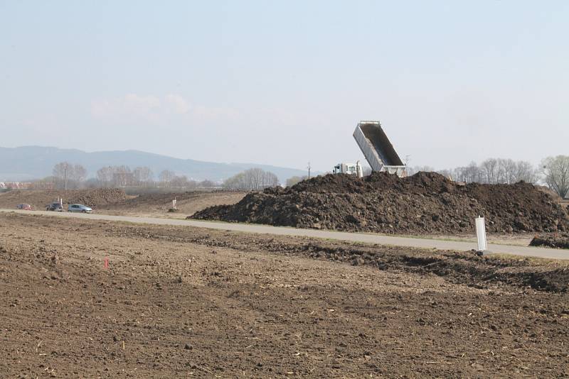 Stavba D49 od Hulína do Fryštáku, která má vést na Valašsko a napojit se na slovenskou dálniční síť k Púchovu, se již připravuje.