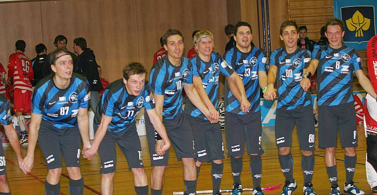 Extraligoví florbalisté Panthers Otrokovice vyhráli ve čtvrfinále českého poháru nad Buldogs Brno a postoupili do semifinále.