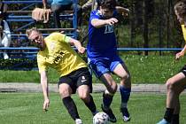 Divizní fotbalisté Slavičína (v modrém) v nedělním duelu 19. kola o vedoucí příčku skupiny E doma podlehli Kozlovicím 0:1.