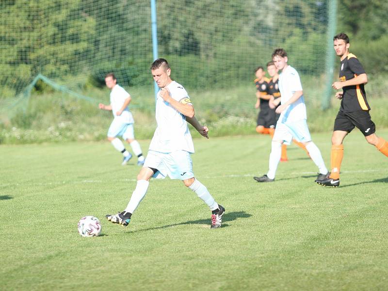 Bezbrankovou remízu přinesl sobotní fotbalový duelu I. B třídy skupiny B v Loukách, kde uhrály Ludkovice (bílo-modří) cenný bod.