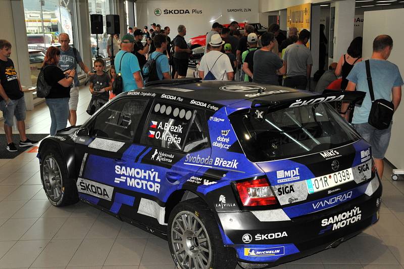 První setkání s vybranými účastníky 51. ročníku Barum Czech Rally Zlín proběhlo v úterý odpoledne v autosalonu Samohýl, kde se představily posádky pilotující vozy Škoda. Dorazili závodníci Adam Březík, Dominik Stříteský a Antonín Tlusťák.